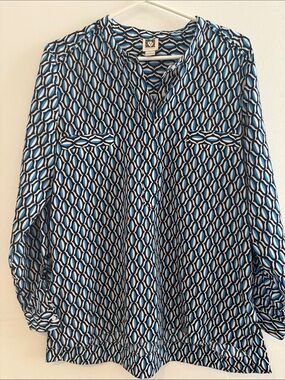 3for $15😍 Anne Klein Blue and White Geometric Print Blouse
